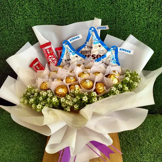 Chocolate bouquets by ANGGUN Florist, photo 100