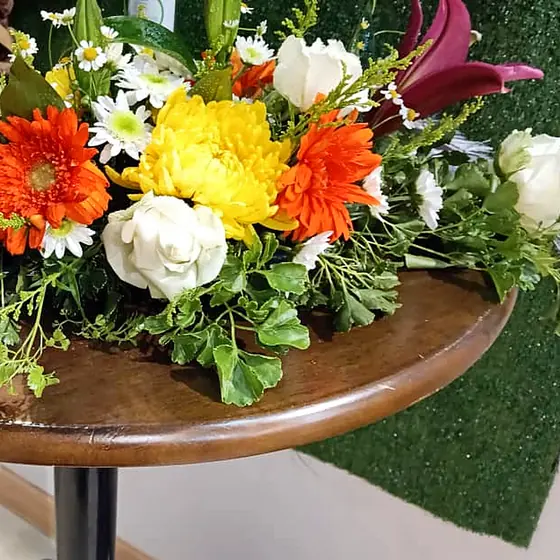 Table arrangements by ANGGUN Florist, photo 33