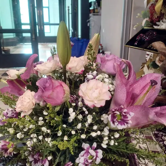 Table arrangements by ANGGUN Florist, photo 36