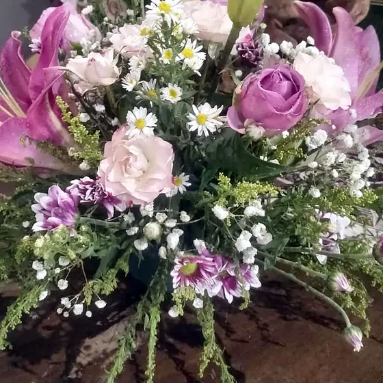 Table arrangements by ANGGUN Florist, photo 37