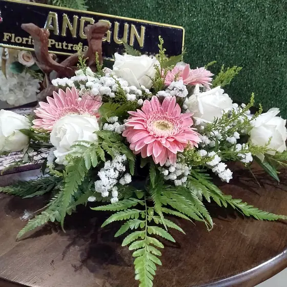 Table arrangements by ANGGUN Florist, photo 38