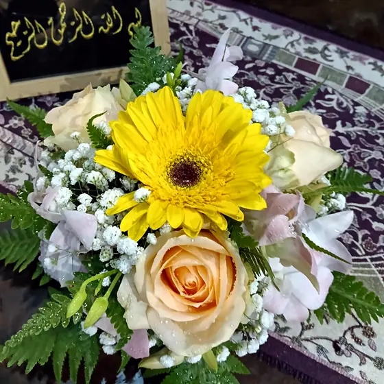 Table arrangements by ANGGUN Florist, photo 39