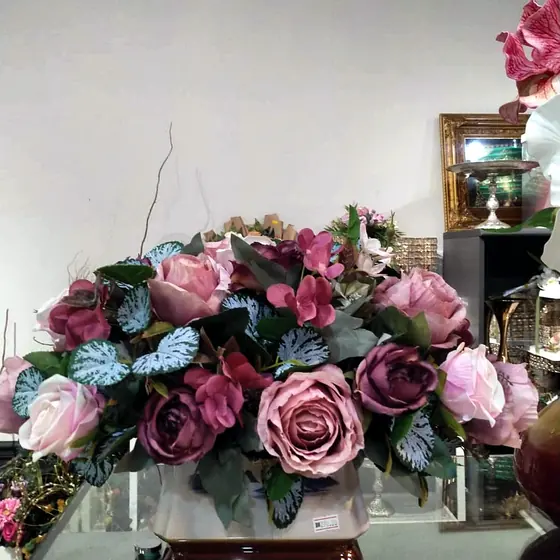 Table arrangements by ANGGUN Florist, photo 40